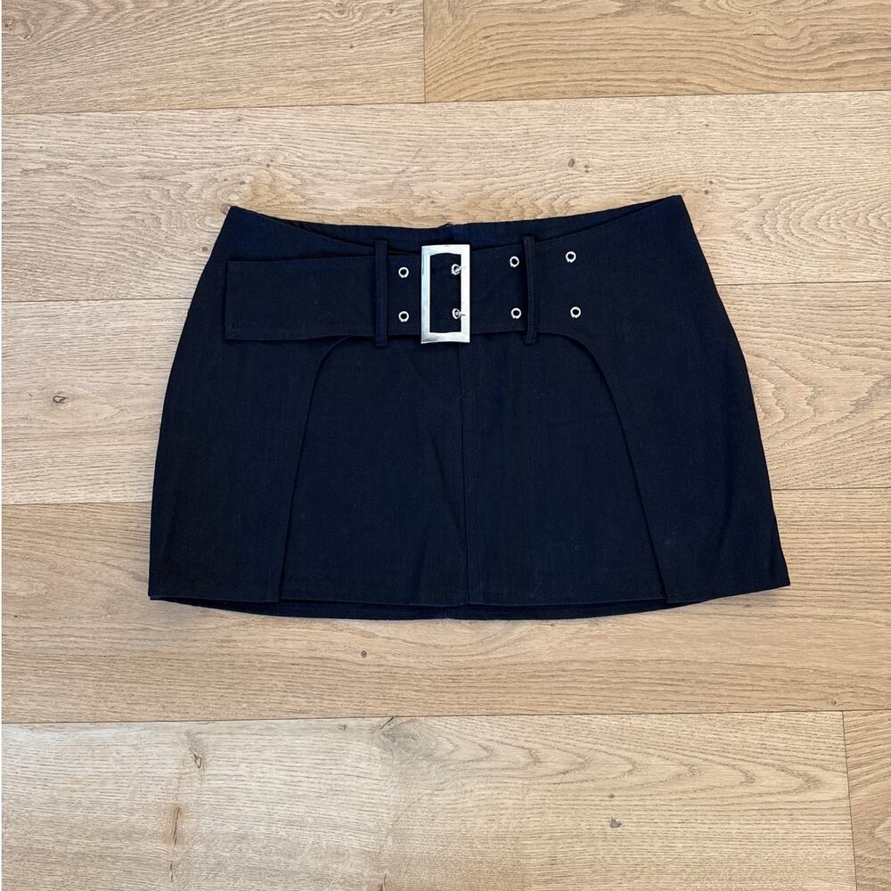 White Fox Mini Skirt Belt & Buckle Detail Size M Black